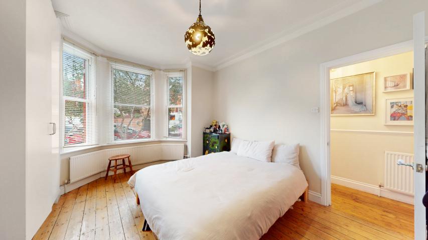 Two Bedroom With Private Garden Flat Wotton Road, CRICKLEWOOD